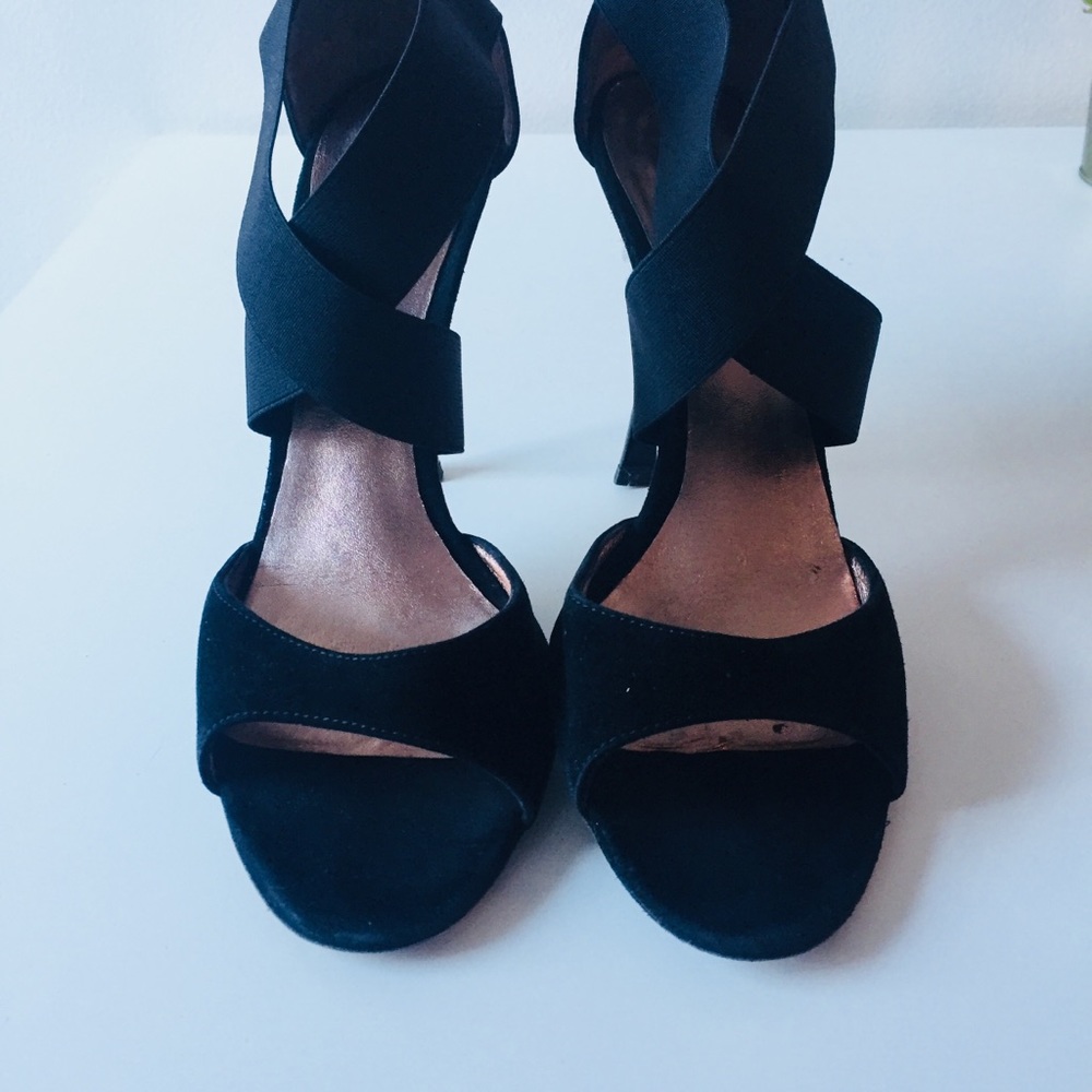 Vero Cucio Heels - Picture 4 of 7